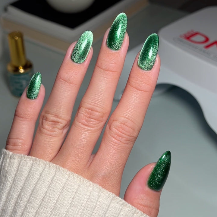 DND 9D Cat Eye Smoothie #08- Purrsian Purrfection