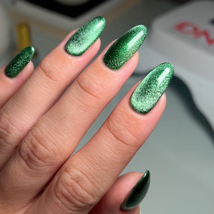 DND 9D Cat Eye Smoothie #08- Purrsian Purrfection