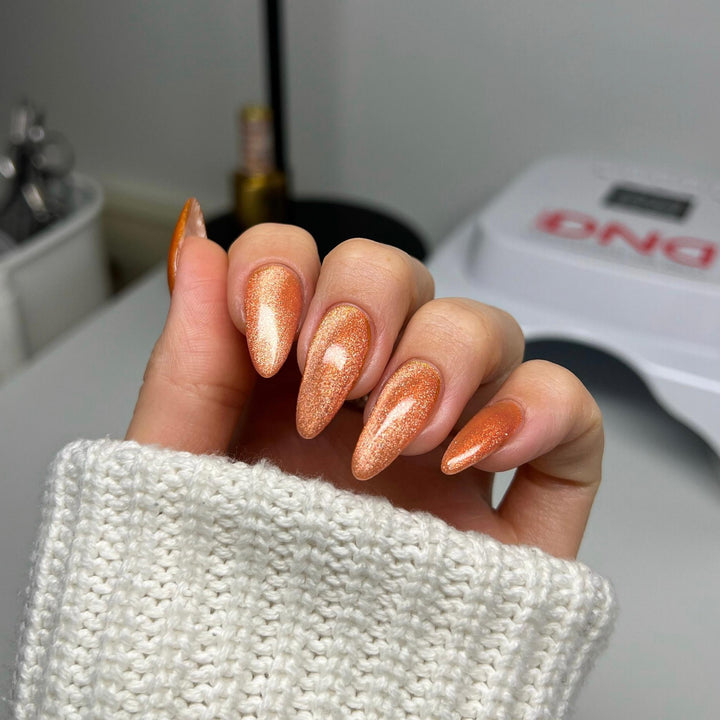 DND DIVA 9D Cat Eye Candy #21 - Button Nose