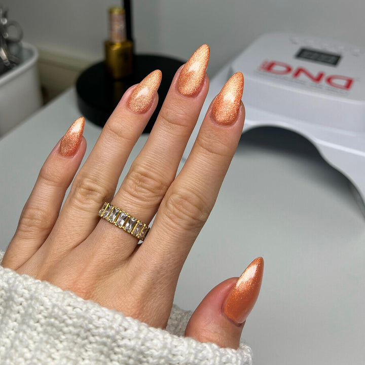 DND DIVA 9D Cat Eye Candy #21 - Button Nose