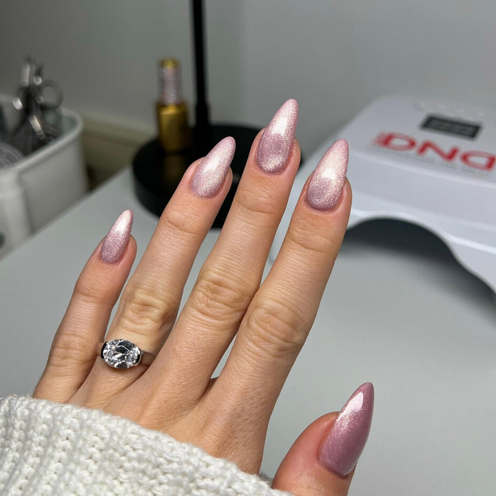 DND DIVA 9D Cat Eye Daydream #28 - Just Kitten