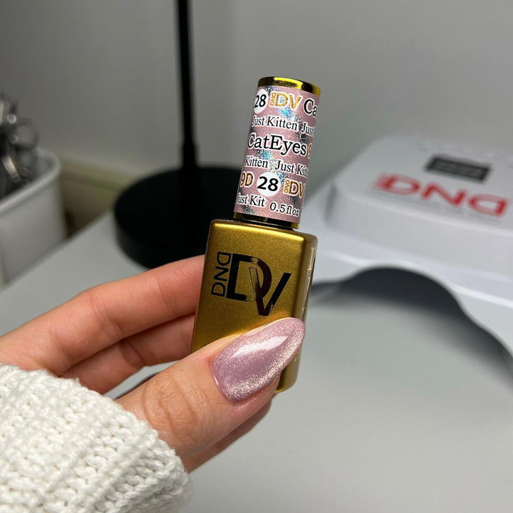 DND DIVA 9D Cat Eye Daydream #28 - Just Kitten