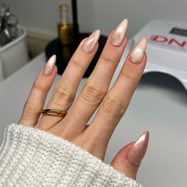 DND DIVA 9D Cat Eye Daydream #30 - Afterglow