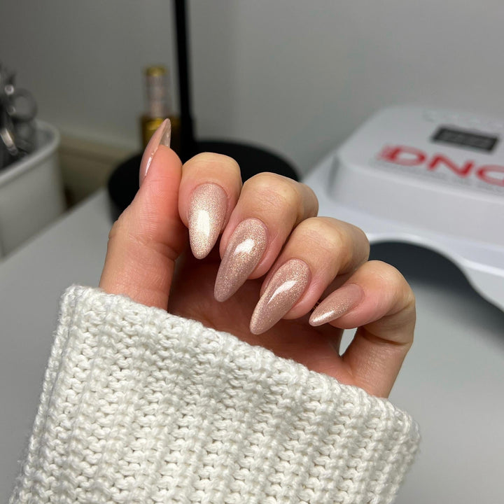 DND DIVA 9D Cat Eye Daydream #30 - Afterglow