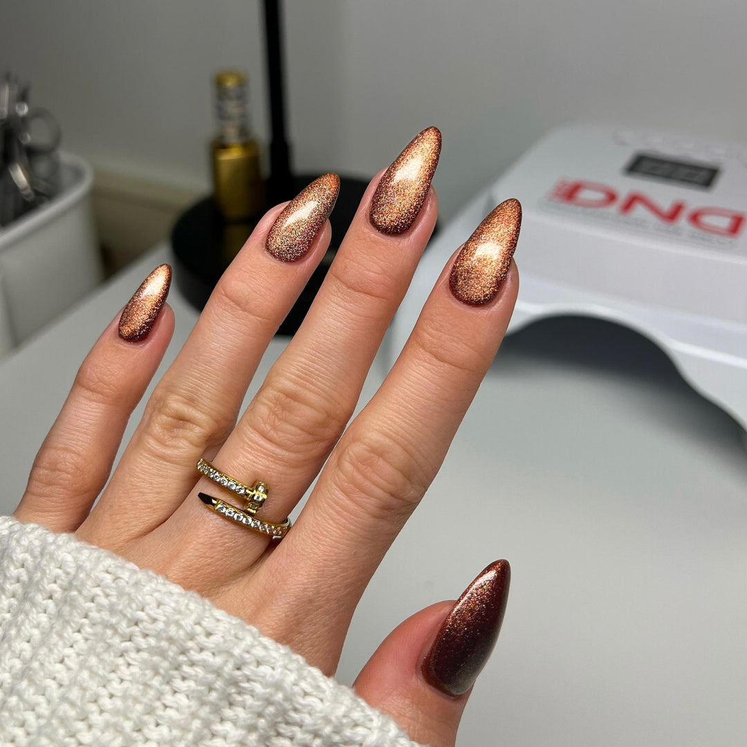 DND DIVA 9D Cat Eye Candy #18 - Toffee Crisp