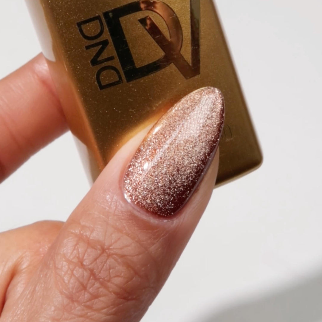 DND DIVA 9D Cat Eye Candy #18 - Toffee Crisp