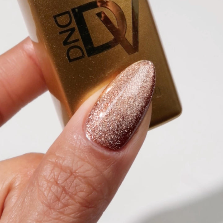 DND DIVA 9D Cat Eye Candy #18 - Toffee Crisp