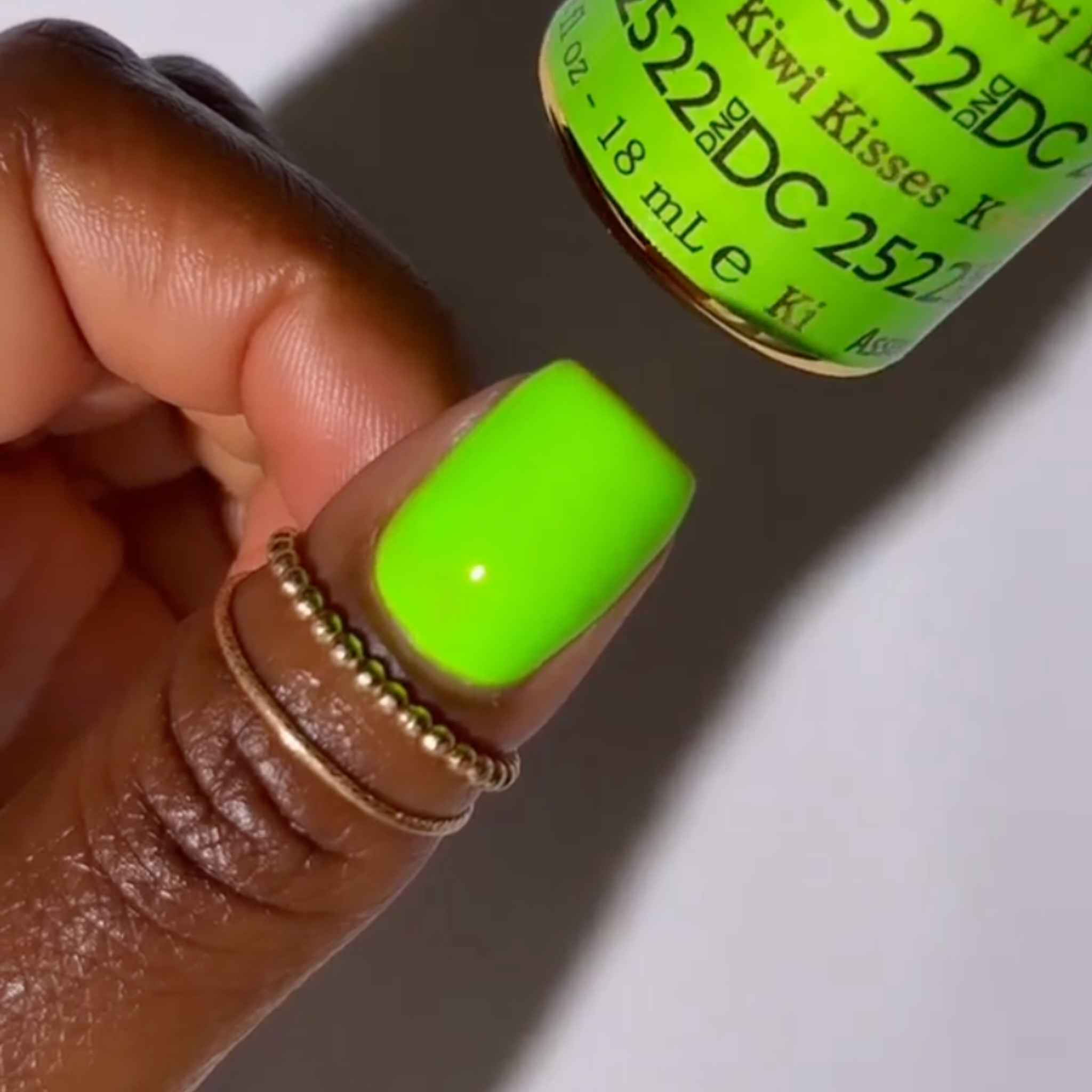 DND Kiwi Kisses #2522 – Essentials Nail Supply