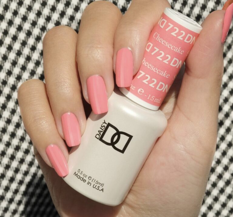 DND Strawberry Cheesecake gel polish & Lacquer Duos #722